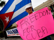 Manifestation de joie, à Miami, lors de l'annonce du retrait de Fidel Castro de la vie politique