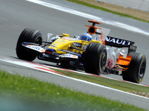 Fernando Alonso sur le circuit de Nevers Magny-Cours