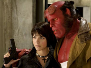 Selma Blair et Ron Perlman dans Hellboy