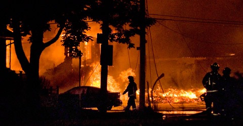 Un quartier du nord-ouest de Toronto est évacué après une série d'explosions.
