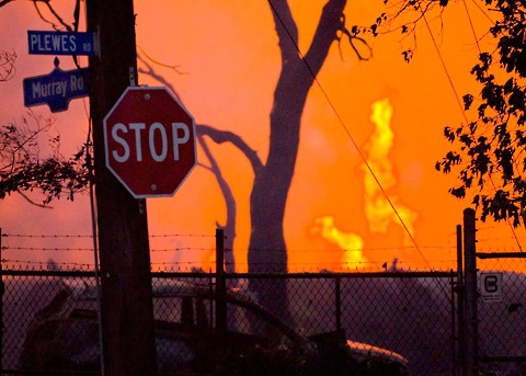 Un quartier du nord-ouest de Toronto est évacué après une série d'explosions.