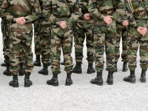 Des parachutistes français, lors de leur entraînement en France avant le départ pour le front afghan.