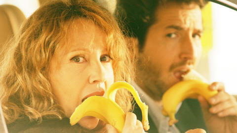 Nathalie Baye et �douard Baer dans Passe passe