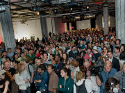 Des artistes se sont entass�s dans la salle de spectacle des de la Soci�t� des arts technologiques