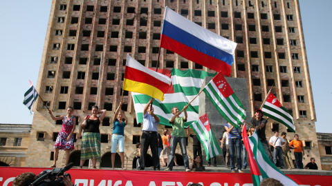Des Abkhazes f�tent la reconnaissance par Moscou de leur ind�pendance.