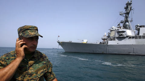 Le USS McFaul dans les eaux du port géorgien de Batoumi.