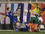 Andrew Weber se distingue en fin de match