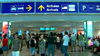 Passagers � l'a�roport Montr�al-Trudeau
