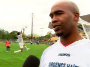 Une partie de soccer a été présentée à Montréal pour venir en aide à Haïti.