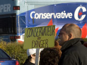 Stephen Harper accueilli par des manifestants � Val-d'Or