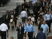 Pr�s de Wall Street, � New York, mardi matin.