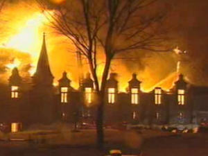 Le Manège militaire en feu