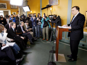 Le premier ministre islandais s'adresse à la presse