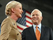 Cindy et John McCain, mercredi, en Pennsylvanie.