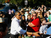 Barack Obama dans un quartier de Holland, en Ohio