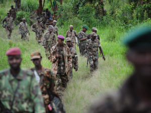 Une colonne de rebelles tutsis au Nord-Kivu.