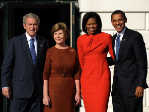 George W. Bush, Laura Bush, Michelle Obama, Barack Obama à la Maison-Blanche