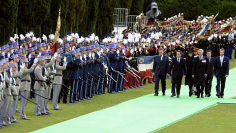 Des dignitaires de plusieurs pays assistent � la c�r�monie comm�morative � Douaumont.