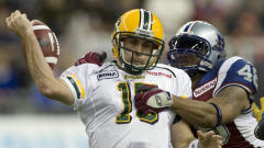 John Bowman frappe Ricky Ray.