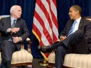 John McCain (à gauche) et Barack Obama