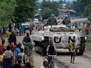 Des soldats de la MONUC circulant à Kiwanja, à environ 80 km au nord de Goma.