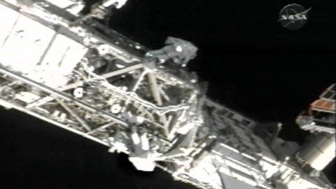Des astronautes de la navette Endeavour au travail dans le cadre de la mission STS-126