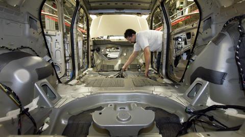 Employ� de l'usine CAMI