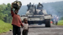 Des enfants congolais jetés sur les routes par les combats
