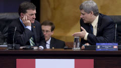 Le ministre des Finances, Jim Flaherty, et le premier ministre Stephen Harper, au sommet du G20, le 15 novembre, � Washington.
