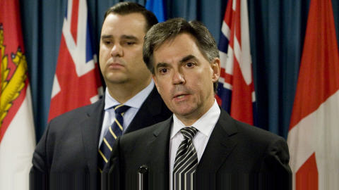 Les ministres James Moore et James Prentice