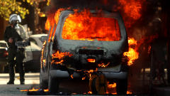Une voiture en flammes à Salonique