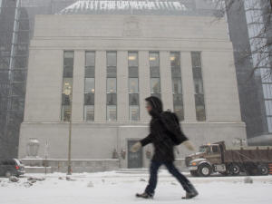 Neige sur la Banque du Canada en décembre.