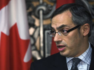 Le ministre Tony Clement a rencontré la presse vendredi