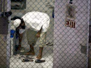 Un détenu de la prison de Guantanamo, à Cuba