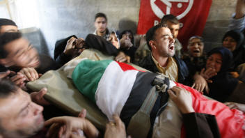 Les fun�railles d'un Palestinien tu� lors d'un raid isra�lien mercredi