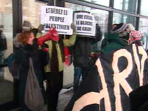 Une manifestation d'appui aux Palestiniens jeudi, à Montréal, devant le consulat israélien