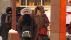 Les marcheurs affrontent le froid.