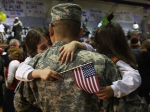 Un soldat de retour d'Irak après une mission de 15 mois