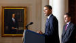 Le pr�sident Barack Obama, accompagn� du secr�taire au Tr�sor. Timothy Geither, annonce les nouvelles mesures sur les salaires des dirigeants d'entreprises subventionn�es par l'�tat, dans le Grand Foyer de la Maison-Blanche.