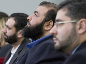 Muayyed Nureddin, Ahmad El-Maati et Abdullah Almalki attendent le début de la commission d'enquête en 2008.