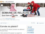 Une famille qui fait de la luge