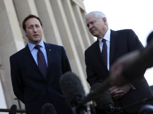 Le ministre canadien de la Défense, Peter Mackay, en visite à Washington pour rencontrer le secrétaire américain à la Défense, Robert Gates.