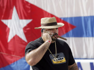 Gilberto Parera, un Cubain de Miami, lors d'un défilé anti-castriste en novembre 2006.