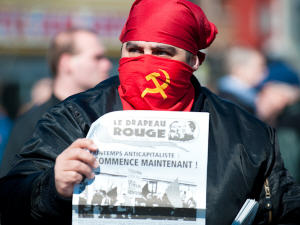 Manifestant anticapitaliste lors de la manifestation contre la brutalité policière à Montréal