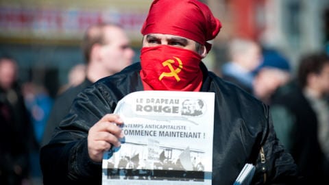 Manifestant anticapitaliste lors de la manifestation contre la brutalité policière à Montréal