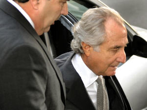 Bernard Madoff à son arrivée à une cour fédérale de New York, le 12 mars 2009
