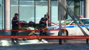 Le suspect blessé par la police de Montréal est en route pour l'hôpital.