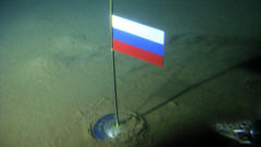 Le drapeau russe plant� au fond de l'oc�an Arctique en 2007
