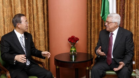 Ban Ki-Moon en compagnie du président de l'Autorité palestinienne Mahmoud Abbas.