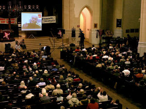 Des sympathisants de George Galloway réunis dans une église à Toronto, le 30 mars 2009.